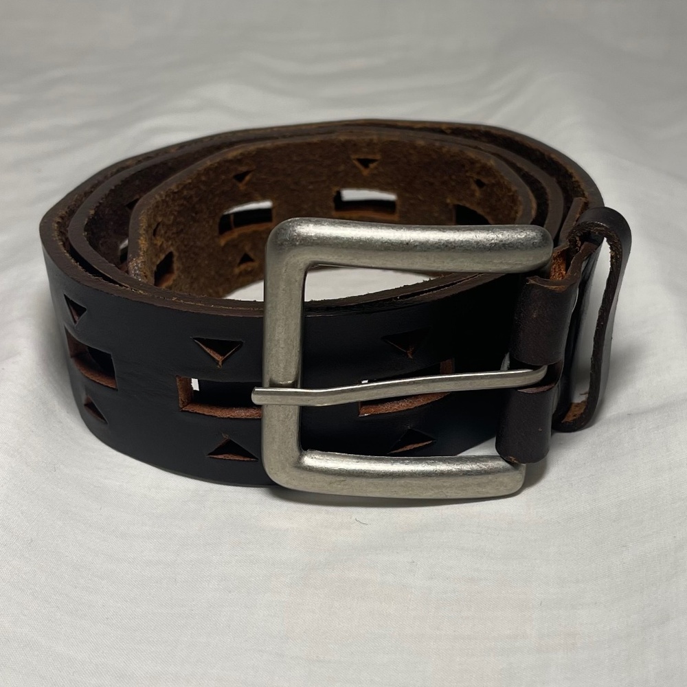 Leather belt. Dark Brown.1.5 in Wide. 38.5 in Long. Unbranded. Geometric Shapes